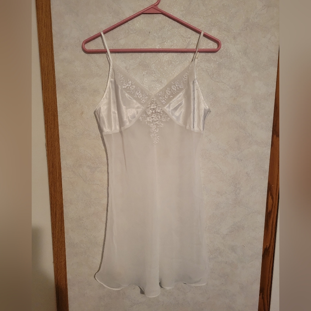 Jones New York White Lace Chemise